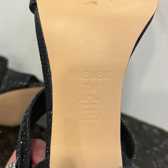 Nine West Women’s Rhinestone Buckle 3” Heels-Size 7M - Picture 7 of 7